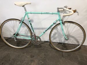 Vélo route Bianchi 746 taille 55 Vélo de collection Les Mains Dans Le Guidon