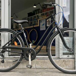 VTC DECATHLON Elops 100 Vélo azuré Les Mains Dans Le Guidon