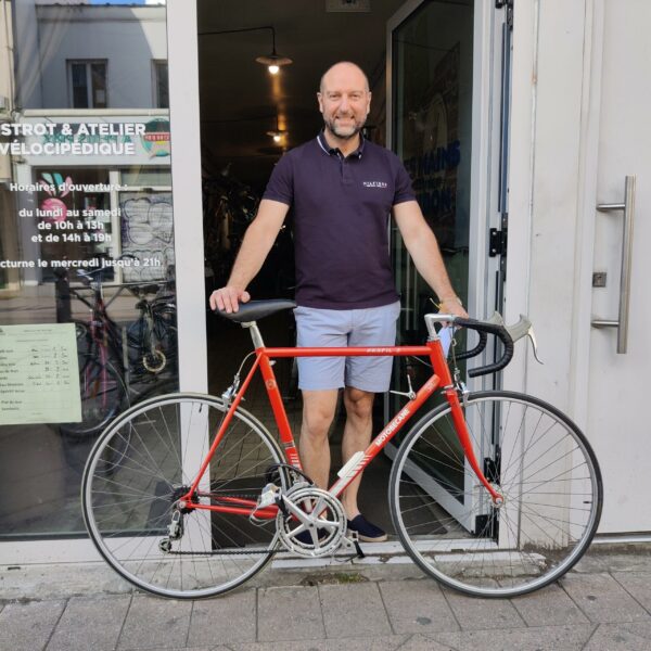 Vélo route Motobécane profil 2 Vélo en dépot-vente Les Mains Dans Le Guidon