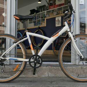 VTC Btwin Original Concept T43 Vélo azuré Les Mains Dans Le Guidon