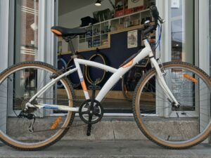 VTC Btwin Original Concept T43 Vélo azuré Les Mains Dans Le Guidon