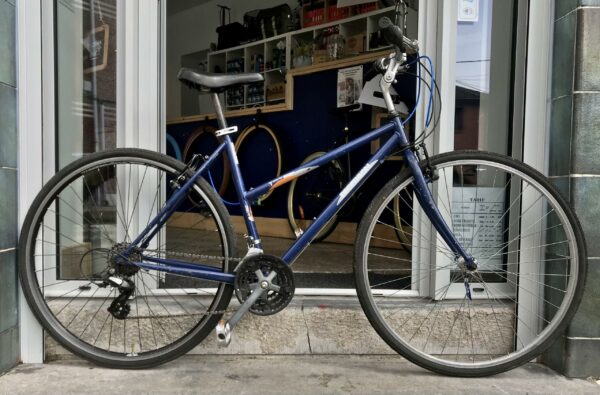 VTC Décathlon T Série T54 Vélo azuré Les Mains Dans Le Guidon