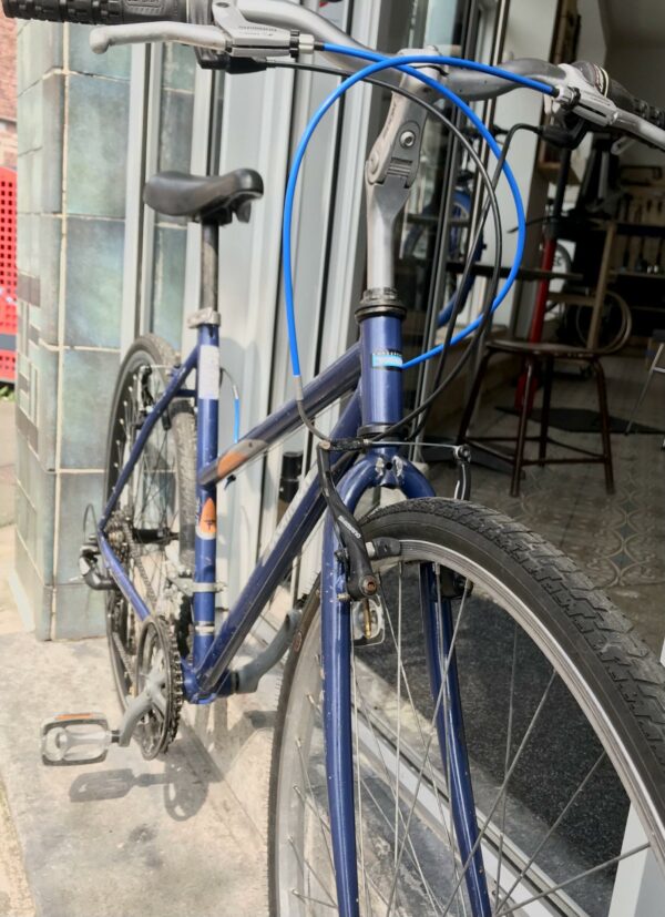 VTC Décathlon T Série T54 Vélo azuré Les Mains Dans Le Guidon