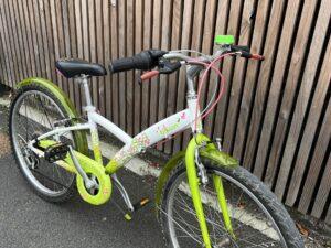 Vtc  b twin enfant 24 pouces 5 vitesses Vélo en dépot-vente Les Mains Dans Le Guidon