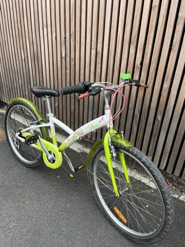 Vtc  b twin enfant 24 pouces 5 vitesses Vélo en dépot-vente Les Mains Dans Le Guidon