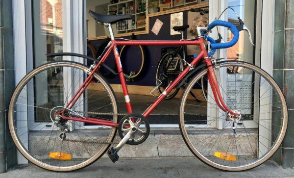 COURSE  Lecuppre T56 Vélo azuré Les Mains Dans Le Guidon