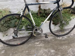 Vélo Course Menet Vélo occasion Les Mains Dans Le Guidon