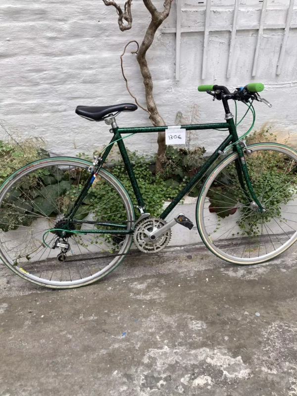 Vélo course guidon droit Vélo en dépot-vente Les Mains Dans Le Guidon