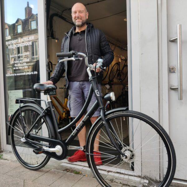 Vélo hollandais Cortina U1 3 vitesses noir taille L Vélo en dépot-vente Les Mains Dans Le Guidon