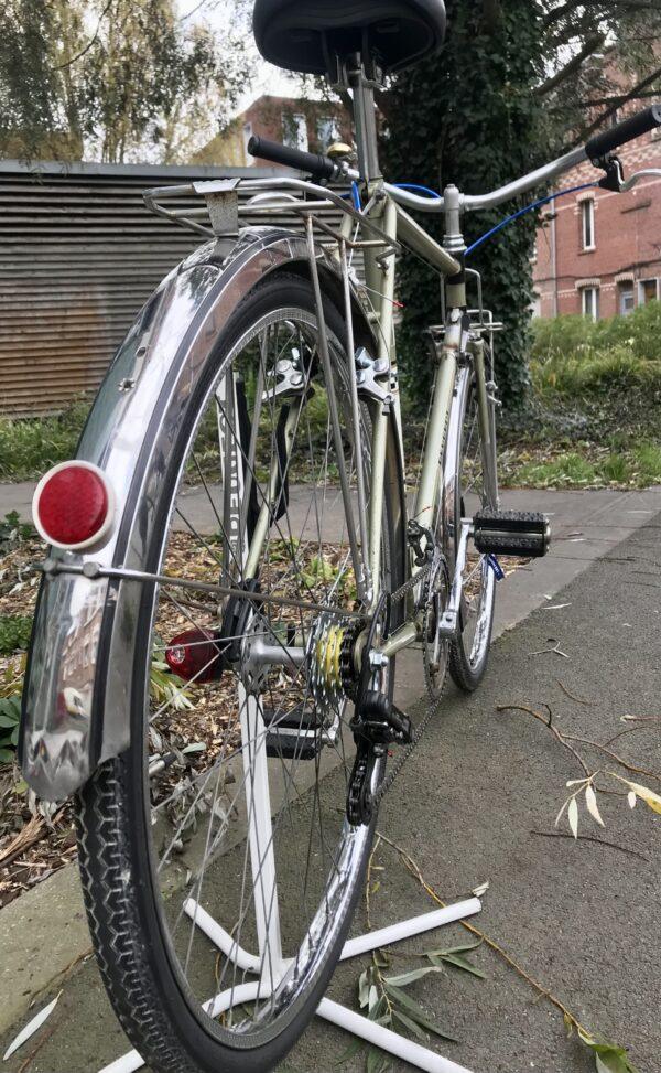 Randonneur Peugeot PX50 L 1973 T57 Vélo azuré Les Mains Dans Le Guidon