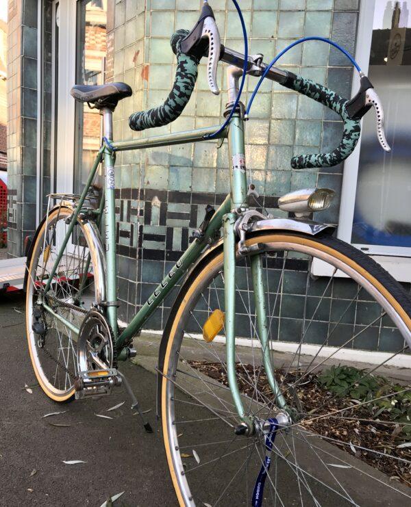 Randonneur Leleu T50 Vélo azuré Les Mains Dans Le Guidon