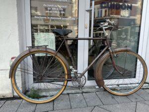 AUTOMOTO Vélo de type porteur des années 50 Vélo de collection Les Mains Dans Le Guidon