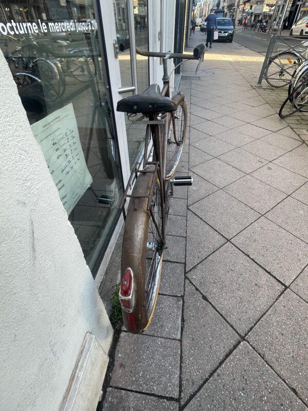 AUTOMOTO Vélo de type porteur des années 50 Vélo de collection Les Mains Dans Le Guidon