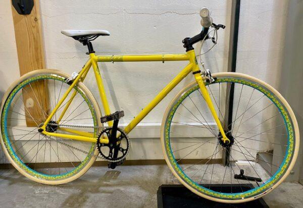 Single Speed Scott Yellow taille S Vélo en dépot-vente Les Mains Dans Le Guidon