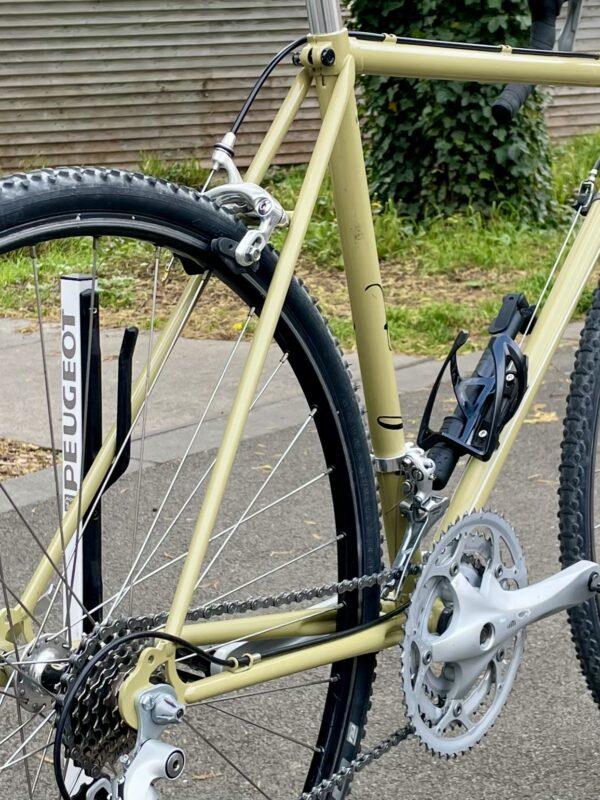 GRAVEL Vert Olive M Vélo en dépot-vente Les Mains Dans Le Guidon