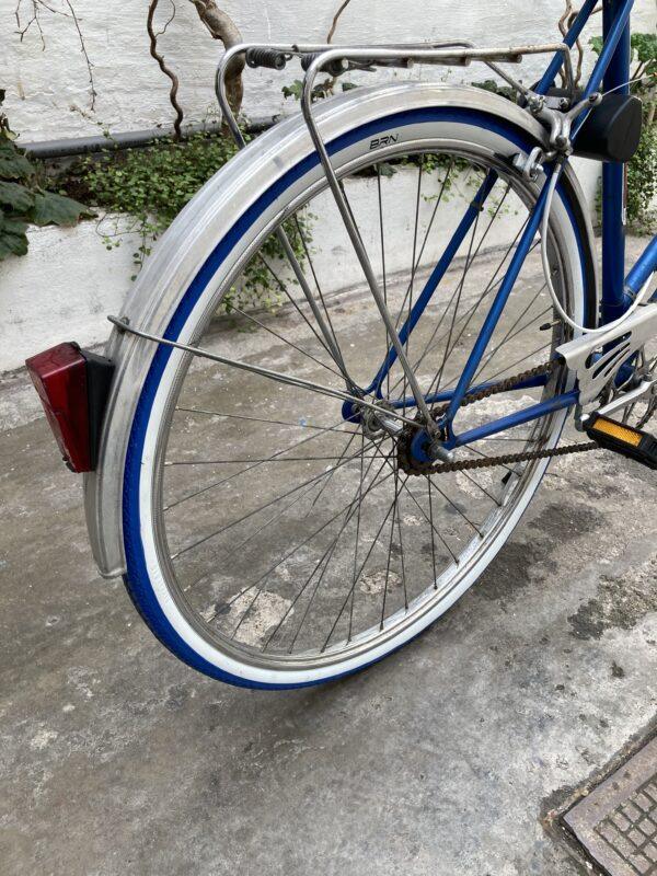 Favorit Ville mono-vitesse Vélo azuré Les Mains Dans Le Guidon