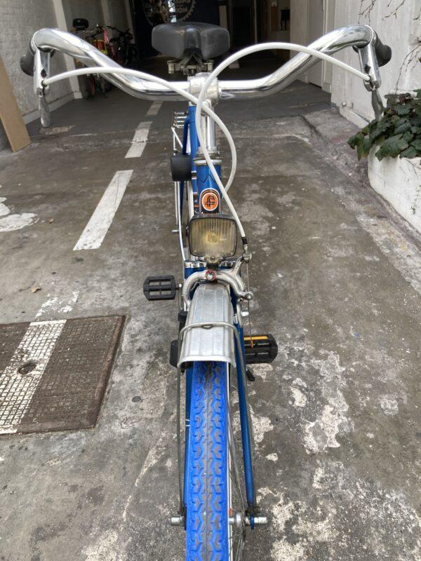 Favorit Ville mono-vitesse Vélo azuré Les Mains Dans Le Guidon