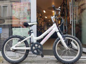 Vélo enfant 16″ (1m~1m20, 4-6 ans) Ridgeback Melody Vélo enfant Les Mains Dans Le Guidon