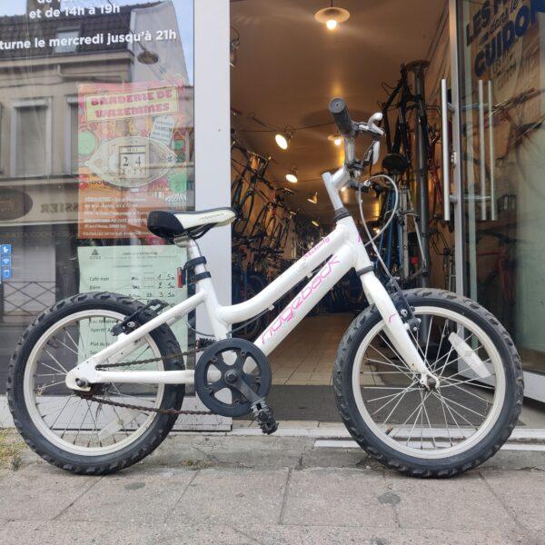 Vélo enfant 16″ (1m~1m20, 4-6 ans) Ridgeback Melody Vélo enfant Les Mains Dans Le Guidon