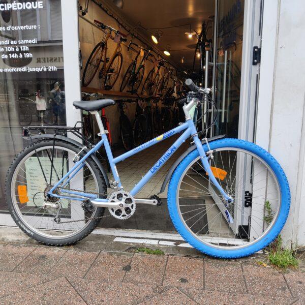 Rockrider 320 Spécial petite taille (1m50/1m60) Vélo azuré Les Mains Dans Le Guidon