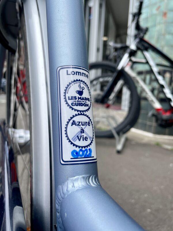 VILLE Btwin Elops6 L Vélo azuré Les Mains Dans Le Guidon