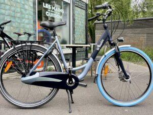 VILLE Btwin Elops6 L Vélo azuré Les Mains Dans Le Guidon