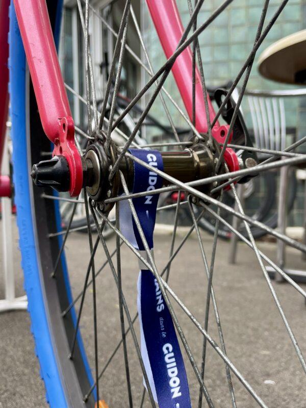 VTT Toundra Vélo azuré Les Mains Dans Le Guidon
