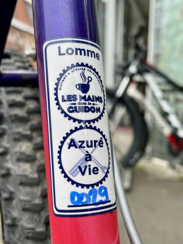 VTT Toundra Vélo azuré Les Mains Dans Le Guidon