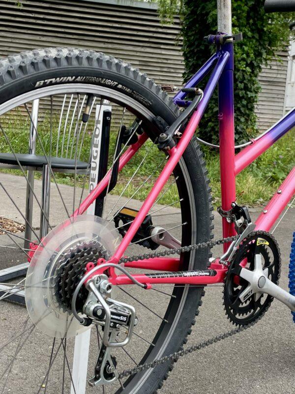 VTT Toundra Vélo azuré Les Mains Dans Le Guidon