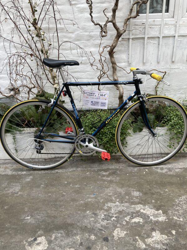 Gitane Chrono + Vélo en dépot-vente Les Mains Dans Le Guidon