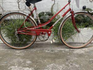 Motoconfort vélo de ville mixte Vélo occasion Les Mains Dans Le Guidon