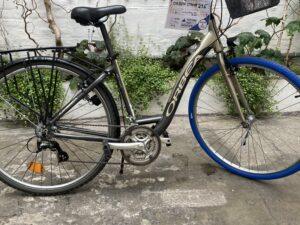 Orbea Street Vélo azuré Les Mains Dans Le Guidon