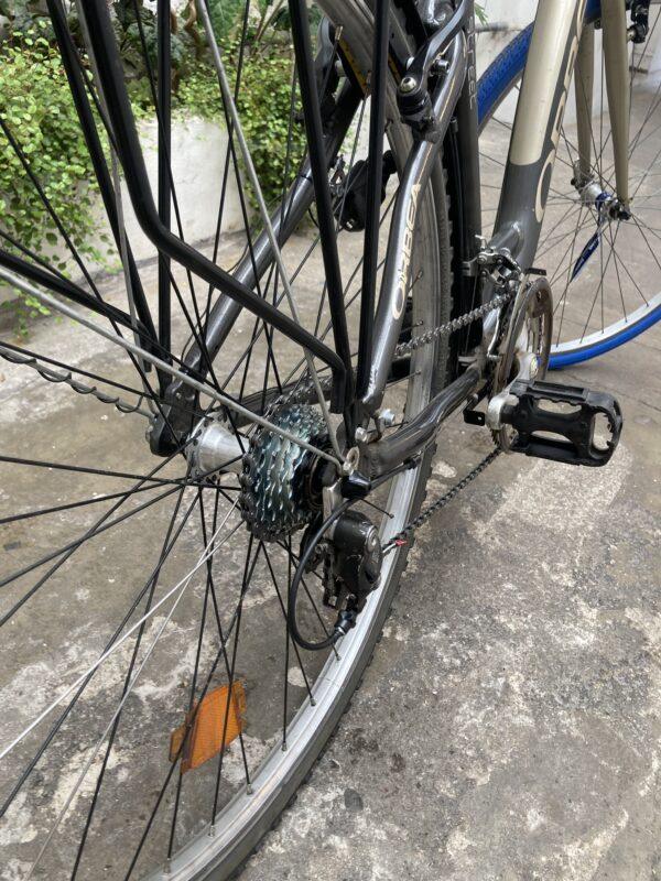 Orbea Street Vélo azuré Les Mains Dans Le Guidon