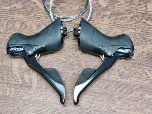 paire Levier Manette Shimano Sora 2×9 vitesses ST-R3000 Levier de frein Les Mains Dans Le Guidon