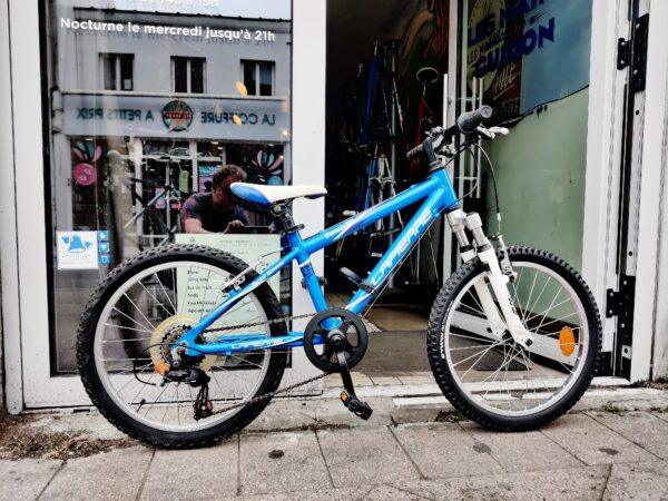 VTT enfant Lapierre 20″ (pour enfant 1m20 ~ 1m35) Vélo enfant Les Mains Dans Le Guidon
