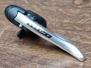 Manette gauche 2-3v Ergopower Campagnolo Veloce (2006) Levier de vitesses Les Mains Dans Le Guidon