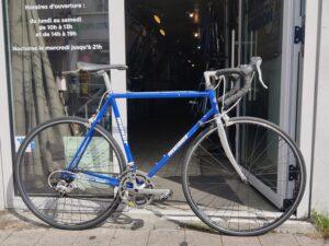 Vélo Course Menet T54 avec freins shimano Aéro Vélo en dépot-vente Les Mains Dans Le Guidon