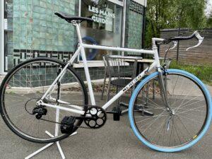 COURSE Mercier T57 Vélo azuré Les Mains Dans Le Guidon