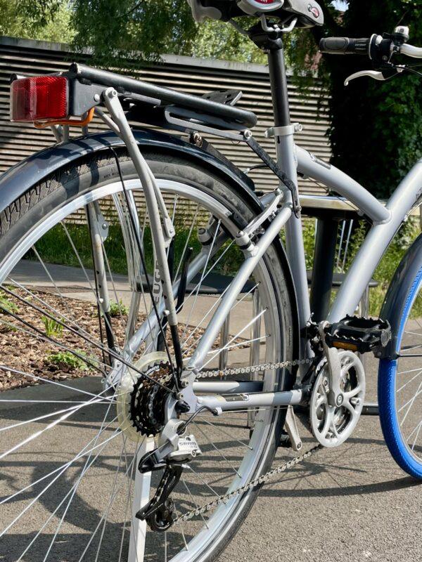 VTC B’twin 5 taille L Vélo azuré Les Mains Dans Le Guidon