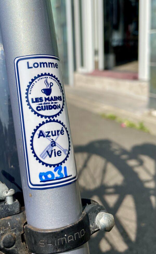 VTC B’twin 5 taille L Vélo azuré Les Mains Dans Le Guidon