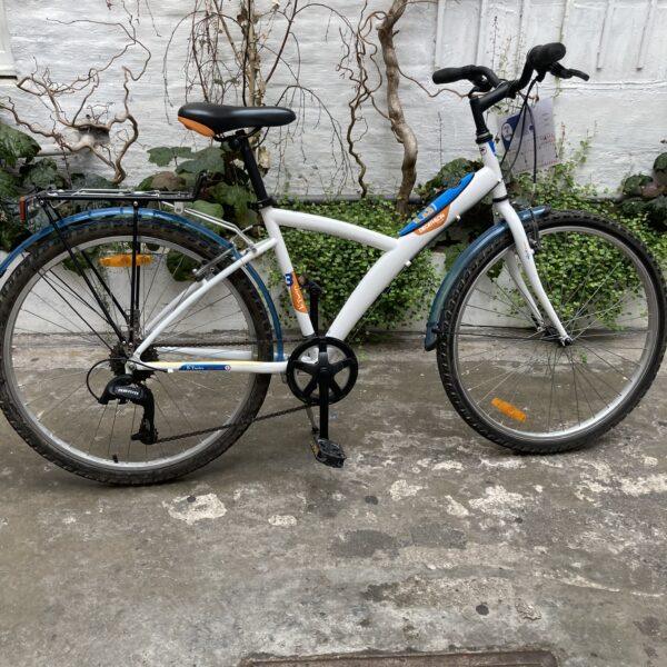 B’Twin 3 Vélo occasion Les Mains Dans Le Guidon