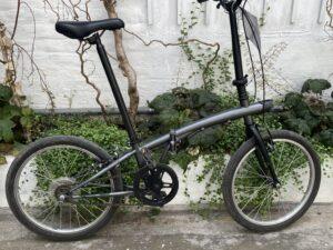 B’Twin Tilt Pliant Vélo en dépot-vente Les Mains Dans Le Guidon