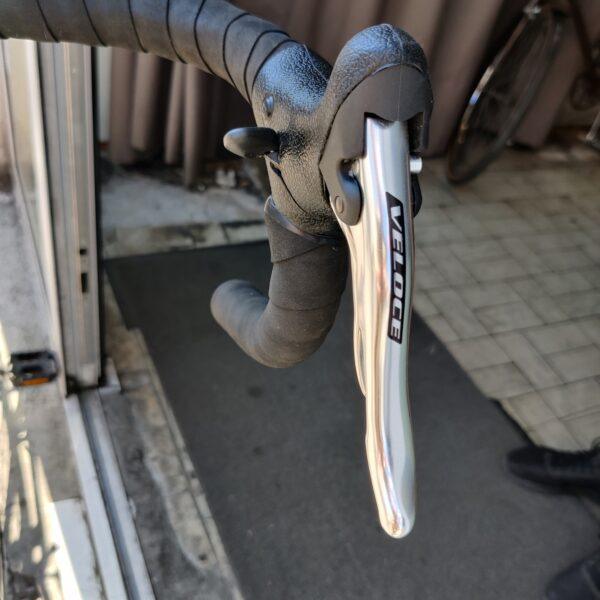 Vélo course Sakae litage Taille 59/60 Vélo en dépot-vente Les Mains Dans Le Guidon