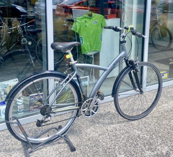 VTC Bitwin original 500 équipé Vélo occasion Les Mains Dans Le Guidon