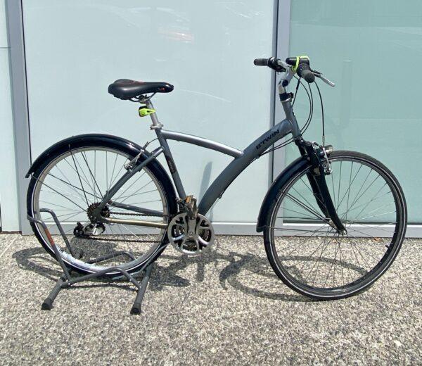 VTC Bitwin original 500 équipé Vélo occasion Les Mains Dans Le Guidon