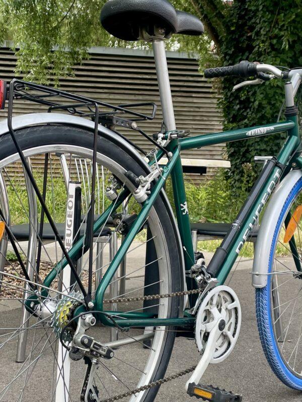 VTC Peugeot Country taille M Vélo azuré Les Mains Dans Le Guidon