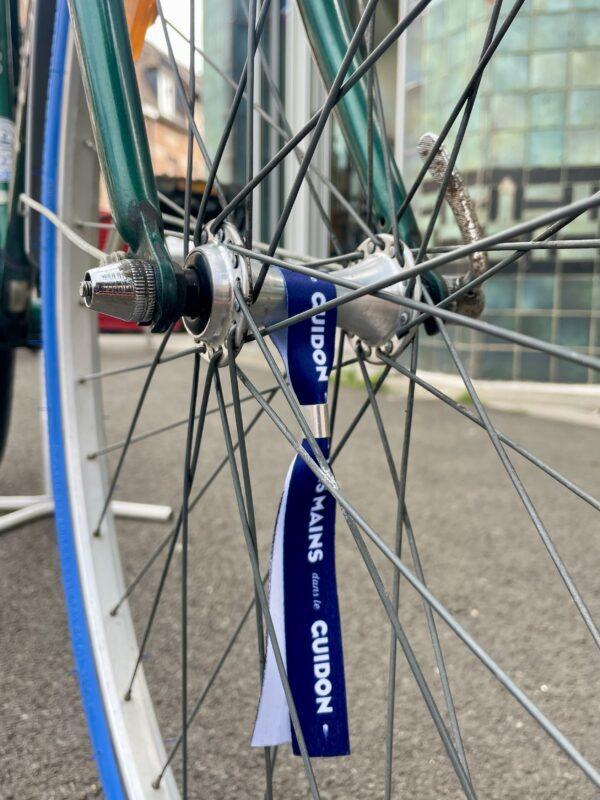 VTC Peugeot Country taille M Vélo azuré Les Mains Dans Le Guidon