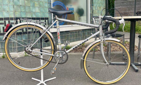 RANDONNEUR Peugeot 6-8ans Vélo en dépot-vente Les Mains Dans Le Guidon