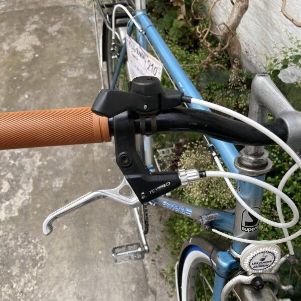 Ville/Rando Superia Vélo azuré Les Mains Dans Le Guidon
