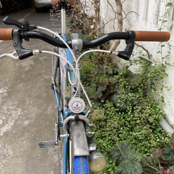 Ville/Rando Superia Vélo azuré Les Mains Dans Le Guidon